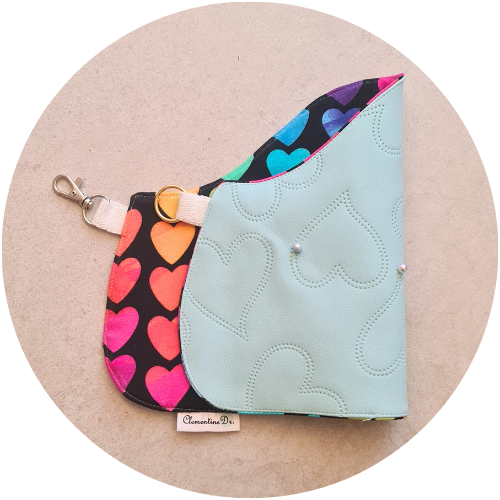 Derka z ekoskóry błękitna z perełkami