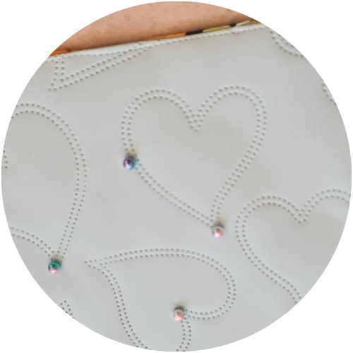 Derka z ekoskóry błękitna z perełkami - obrazek 4