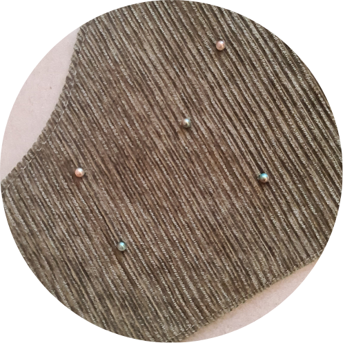 Derka błyszczący brąz z perełkami - obrazek 2