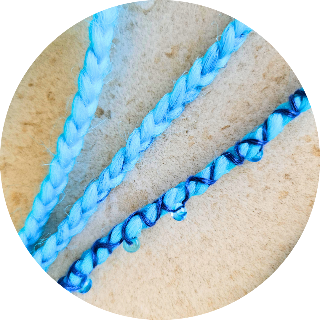 Warkoczyki na gumce niebieskie - obrazek 3