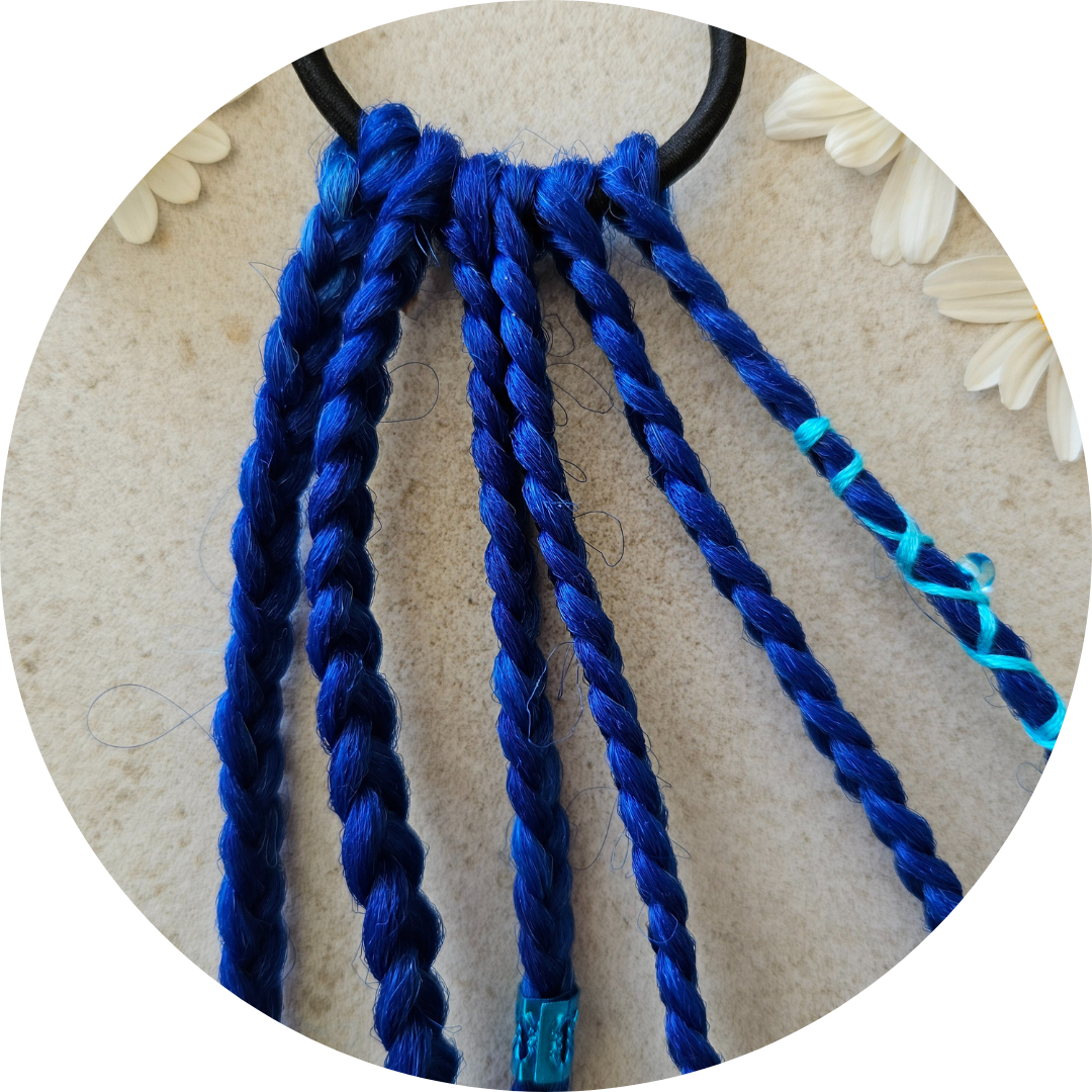 Warkoczyki na gumce niebieskie - obrazek 4