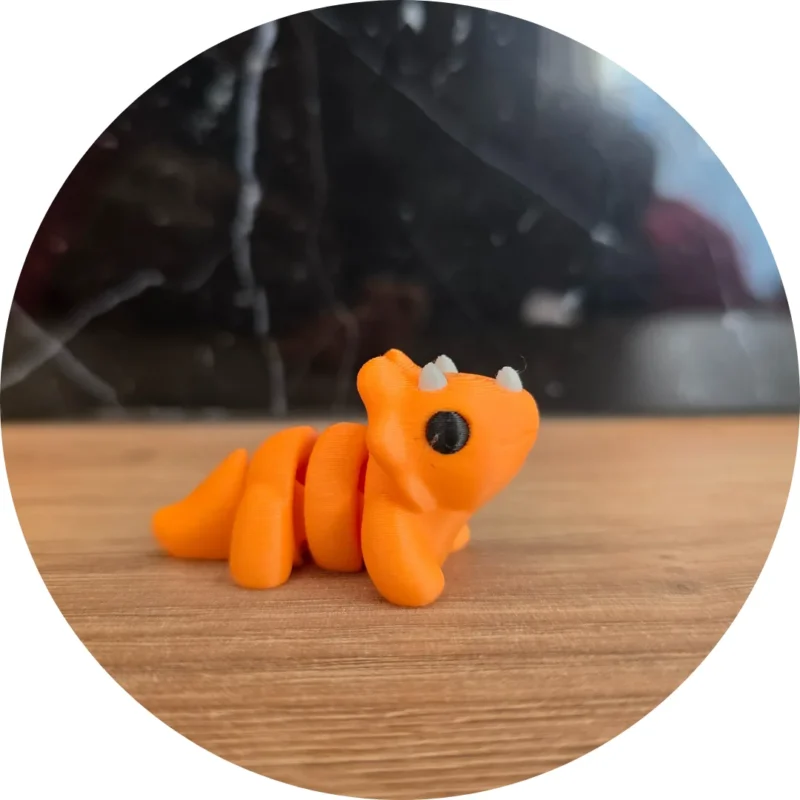 Triceratops minis - przyjaciel hobby horse